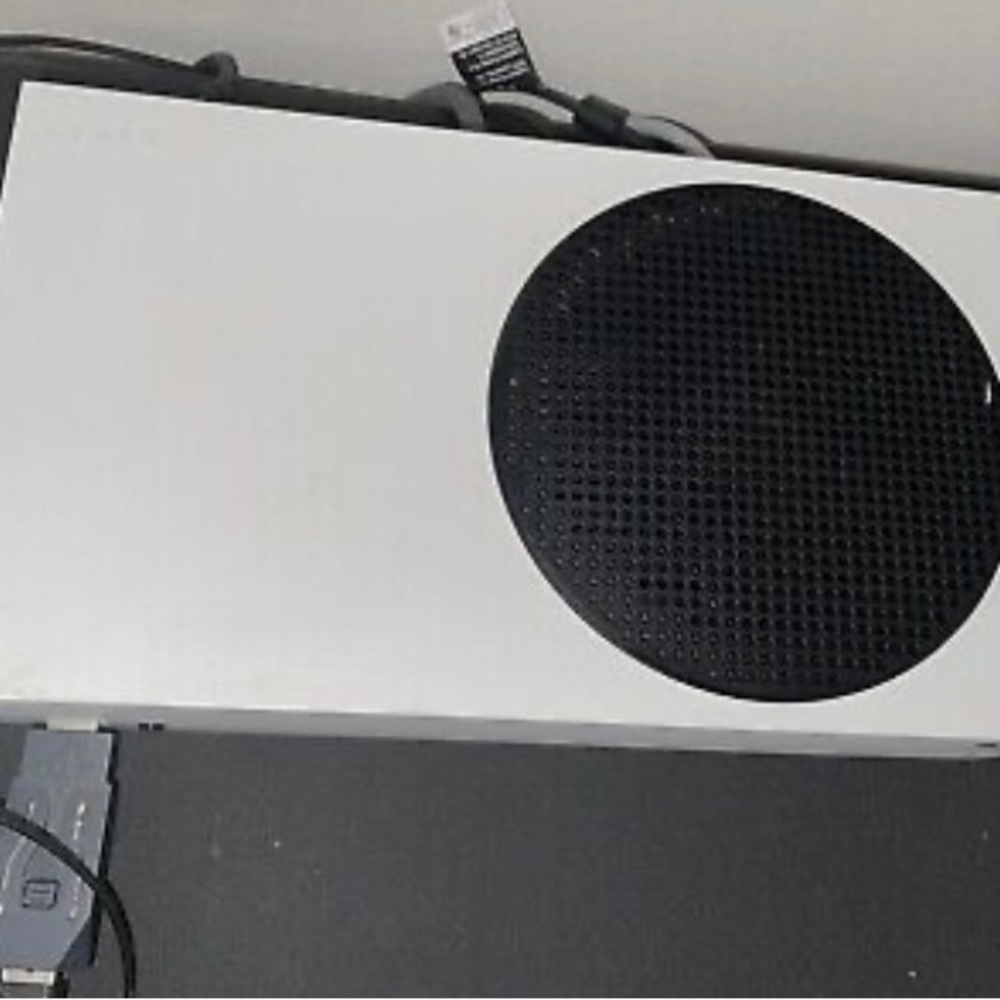 Xbox Series S. CAN LOWER THE PRICE IF YOU TEXT ME